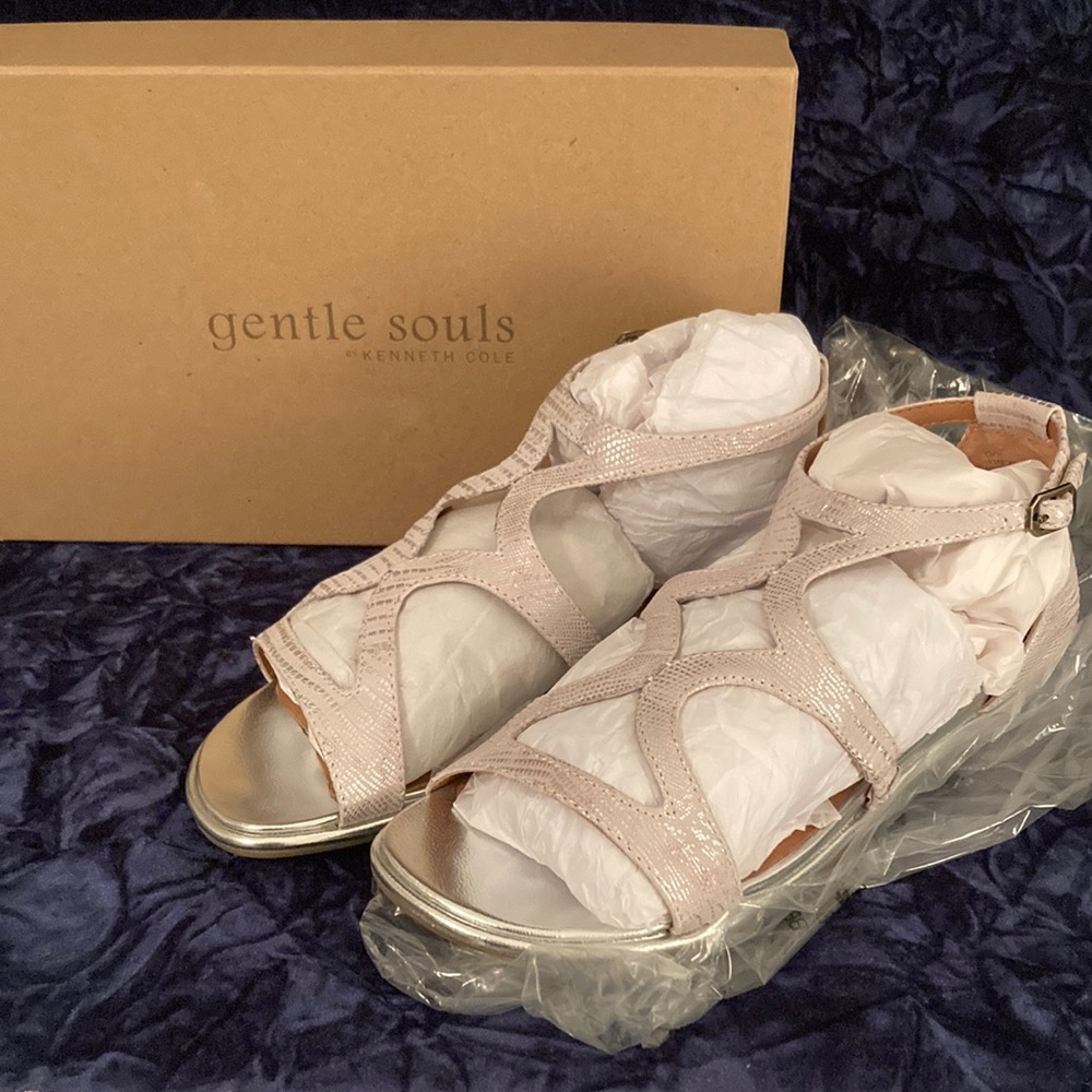 Gentle Souls Sandals — Oak LE Silver Argent Plateado 8.5M